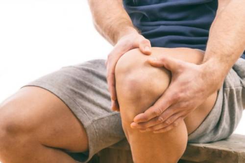 Aplicación de viscosuplementación en rodilla